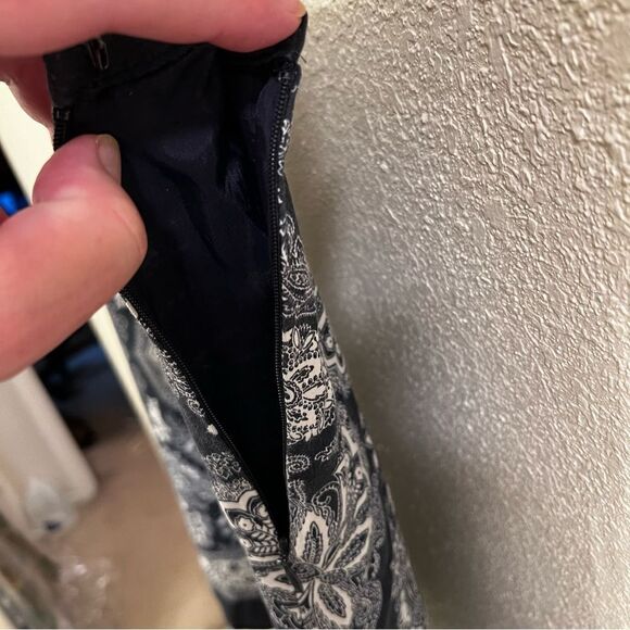 LOFT Silk Graphic Skirt (Size 6) - Picture 4 of 6